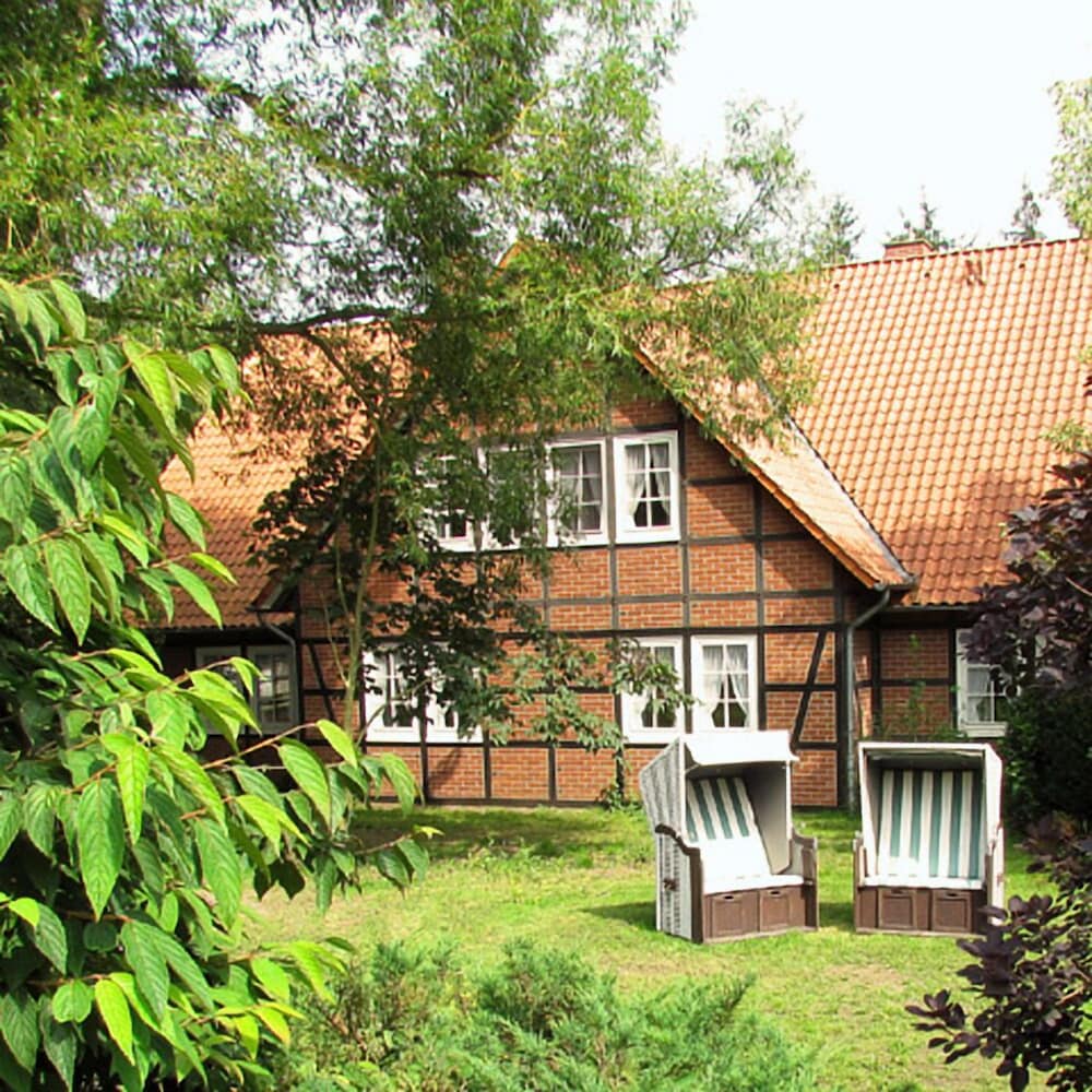 Фото Ferien- & Reitsport Hotel Brunnenhof