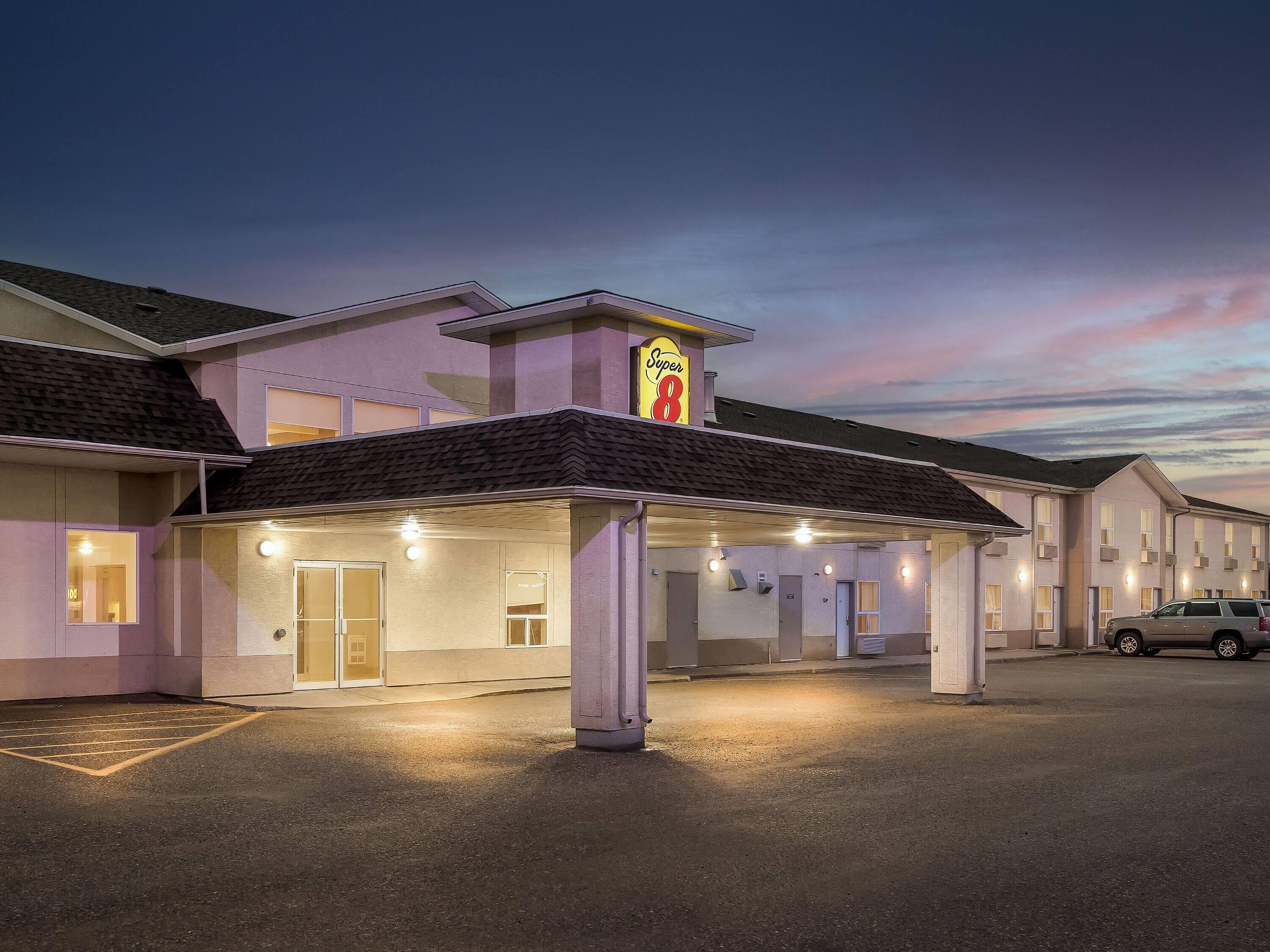 Фото Super 8 by Wyndham Meadow Lake