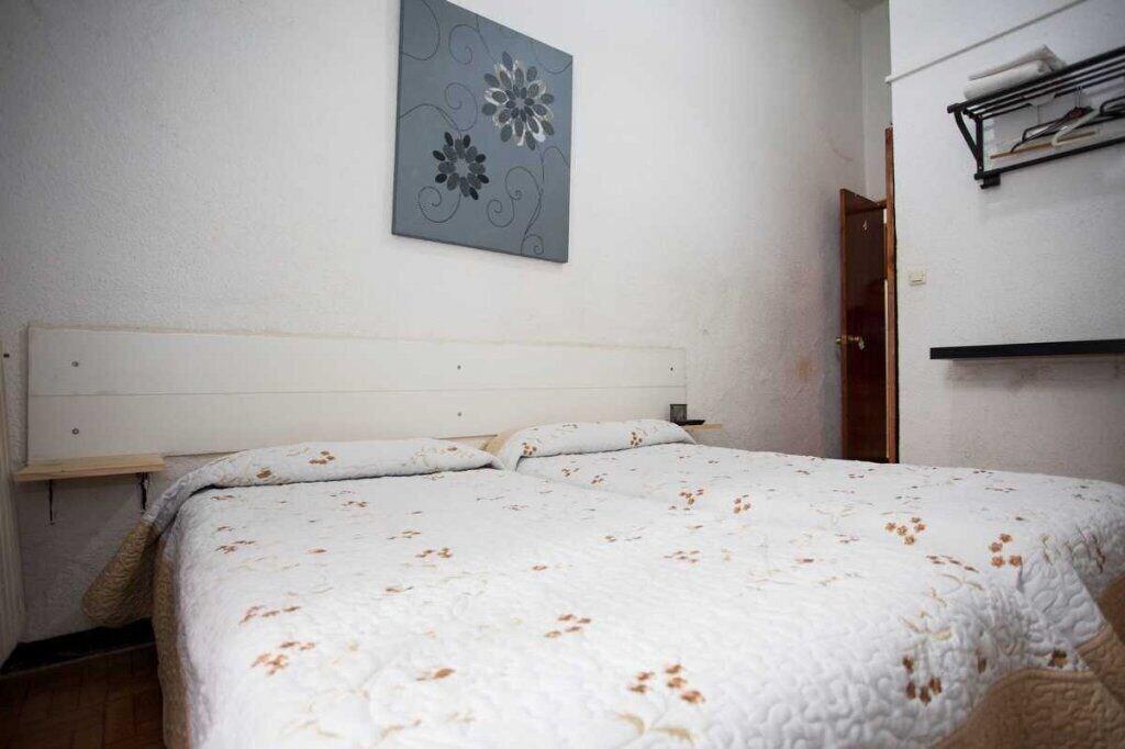 Фото Hostal Los Arcos