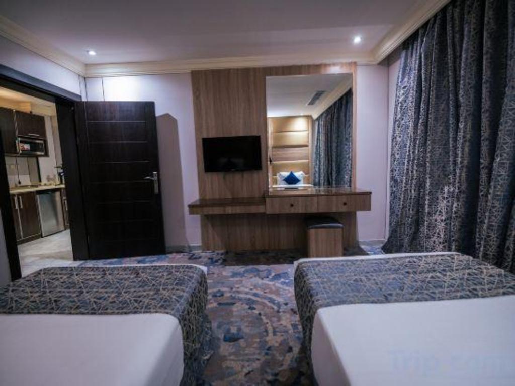 Фото Ebreez Grand Hotel