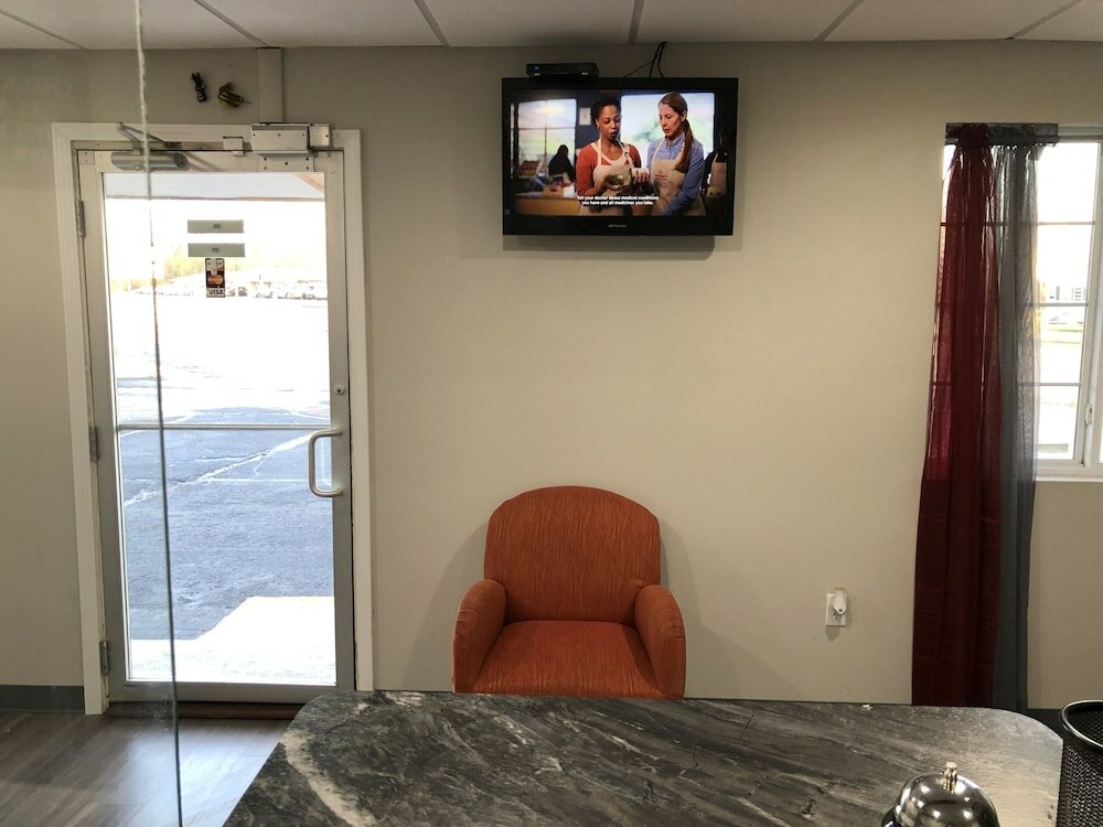 Фото Deluxe Inn & Suites By OYO Miami OK