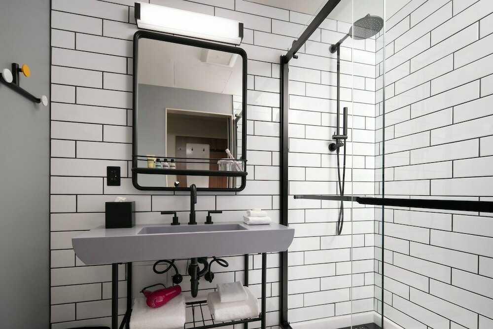 Фото Moxy Oakland Downtown