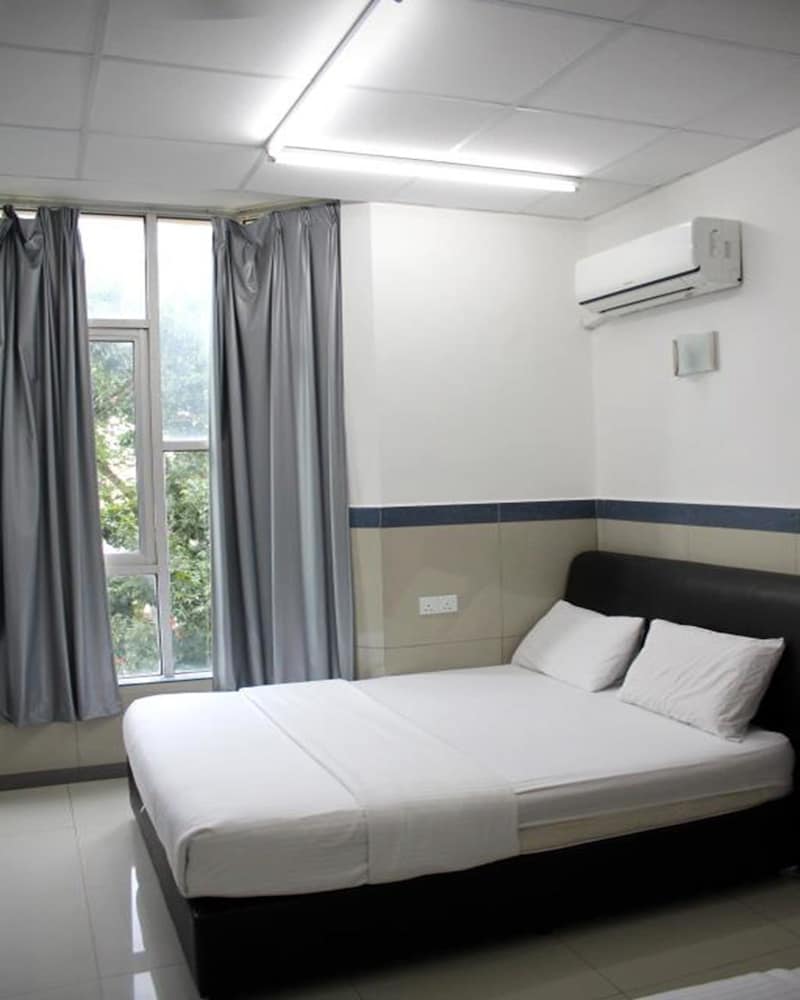 Фото Burmahtel - Hostel