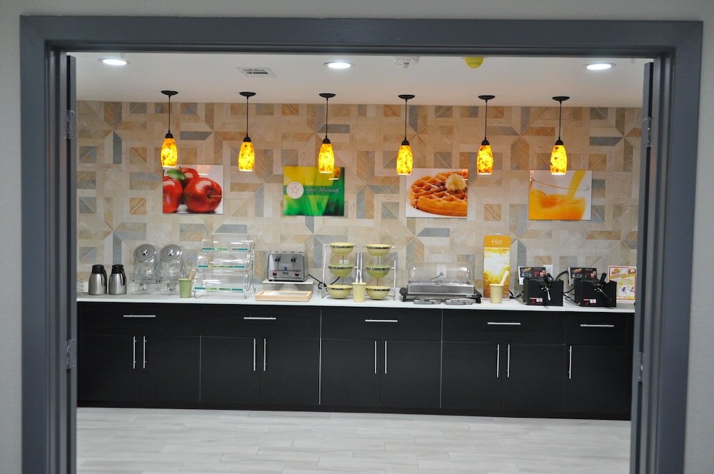 Фото Quality Inn & Suites Plano East - Richardson