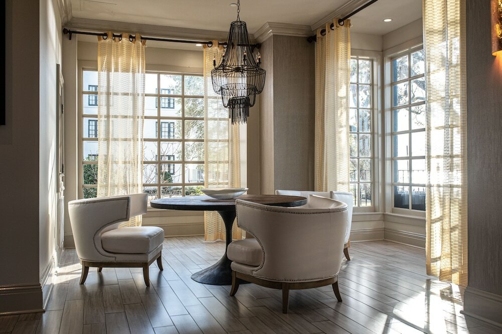 Фото White House Hotel