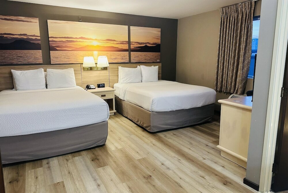 Фото Days Inn by Wyndham Seatac Airport