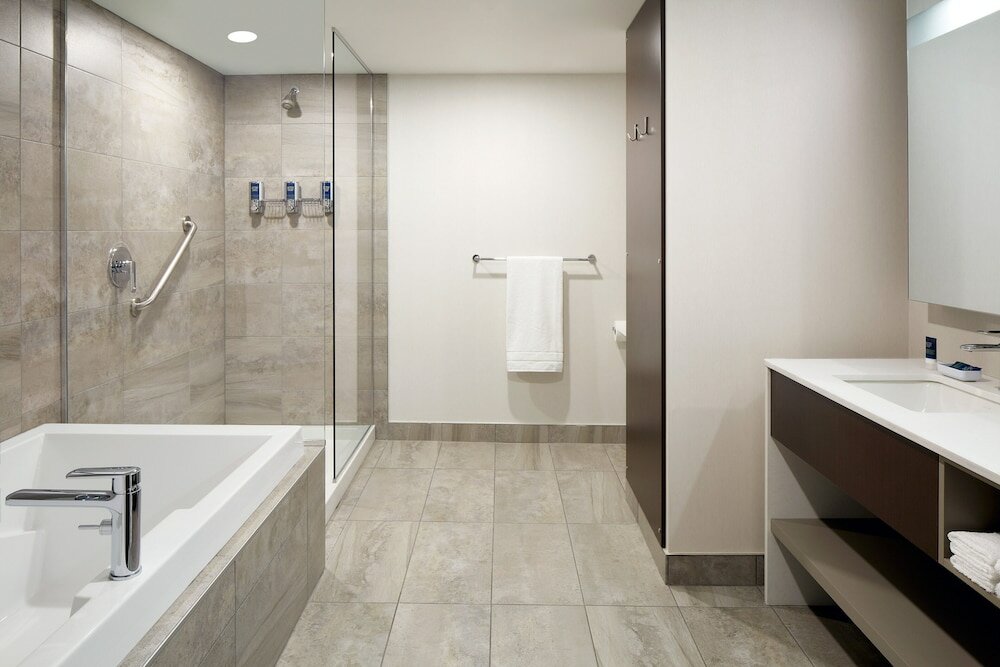 Фото Four Points by Sheraton Levis Convention Centre