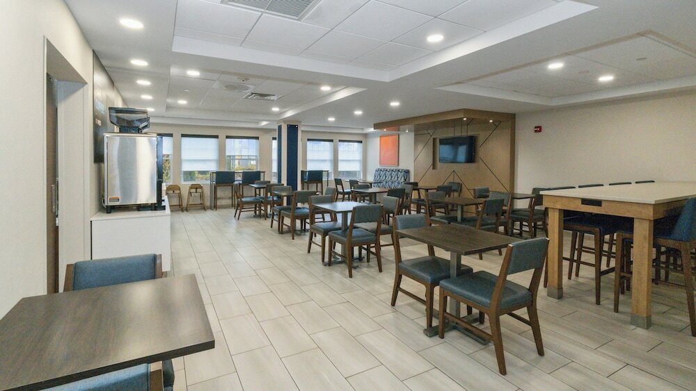 Фото Holiday Inn Express Hotel & Suites Seabrook, an Ihg Hotel