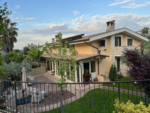 Гостиница Peperosa In Collina Luxury B&b в Пескаре