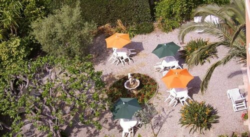 Гостиница Hotel Castel Mistral в Жюане-ле-Пен