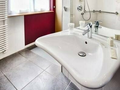 Гостиница Hotel L Arcombelle в Везуле
