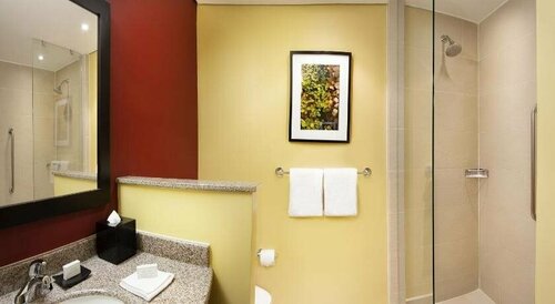 Гостиница Courtyard by Marriott Leon at the Poliforum в Леоне