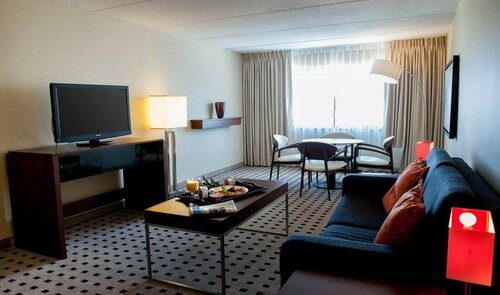 Гостиница Delta Hotels by Marriott Utica в Ютике