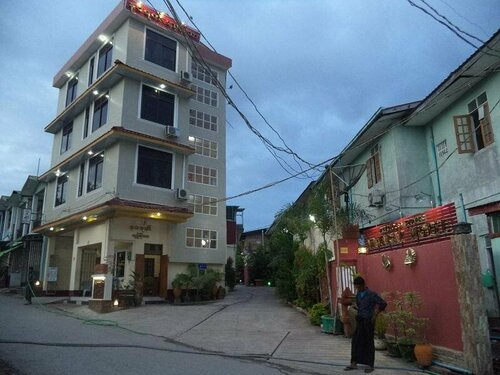 Гостиница Nawarat Motel в Моламьяйне