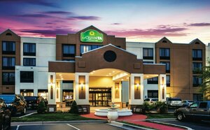 Гостиница La Quinta Inn & Suites by Wyndham Newark - Elkton