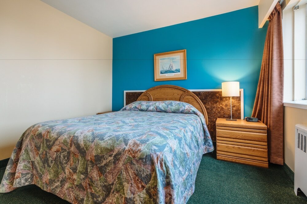 Фото English Bay Hotel