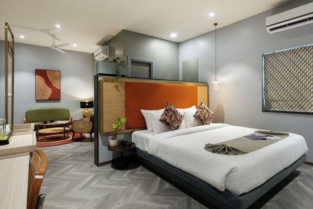 Фото La Serene Hotel