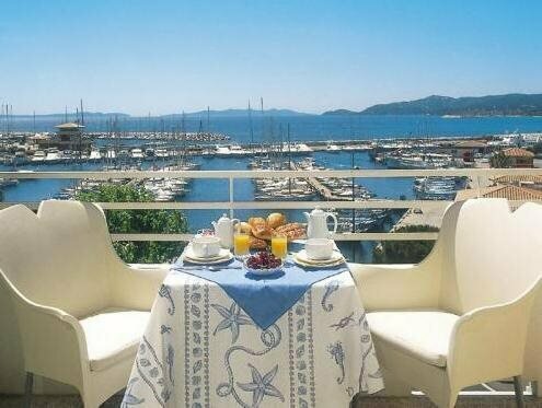 Гостиница Hôtel Le Rabelais в Тулоне