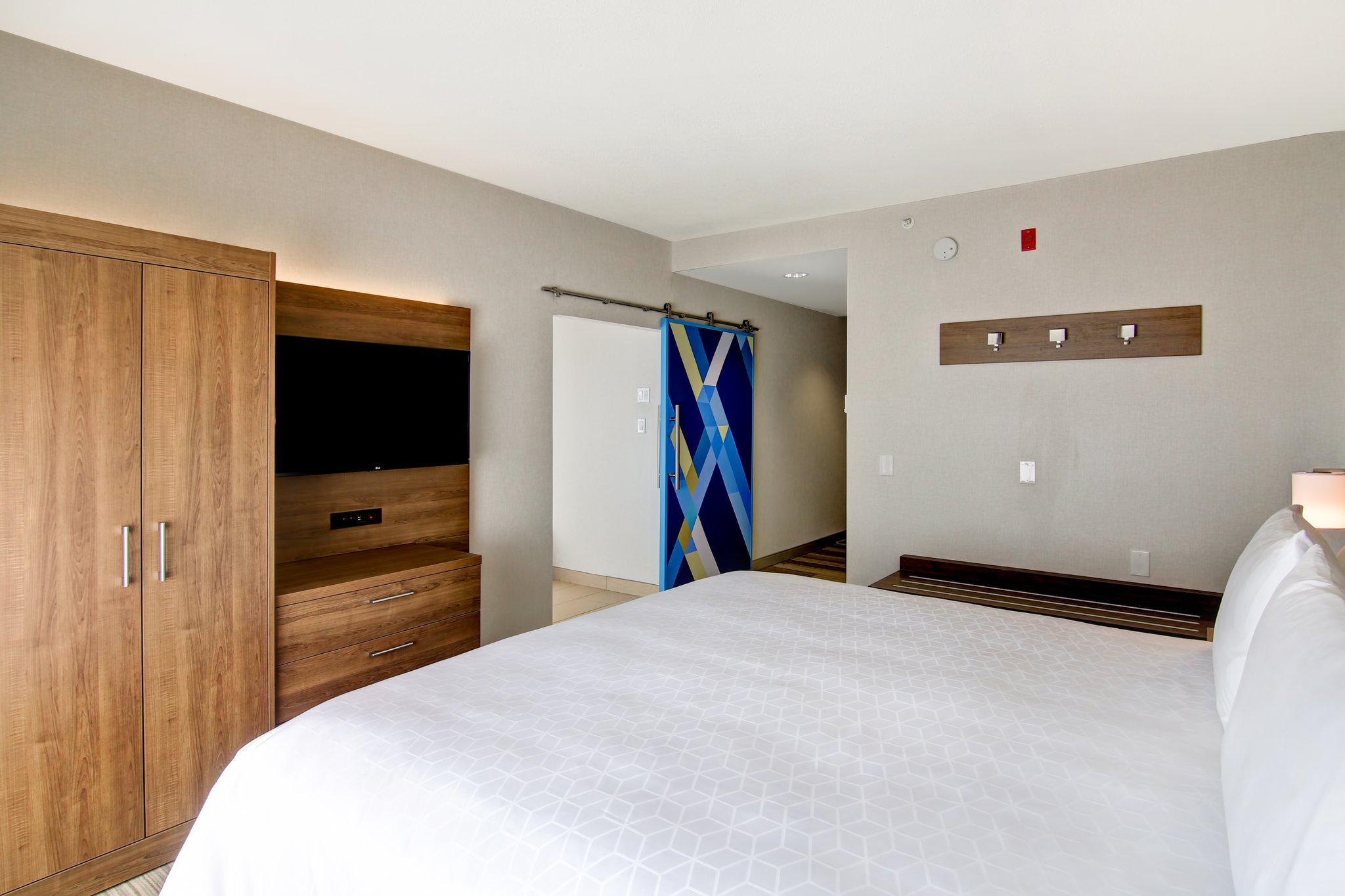 Фото Holiday Inn Express Hotel & Suites Toronto - Markham, an Ihg Hotel