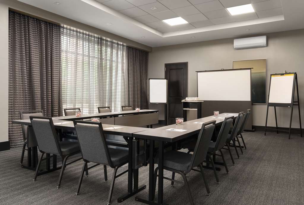 Фото Hampton Inn & Suites Worcester