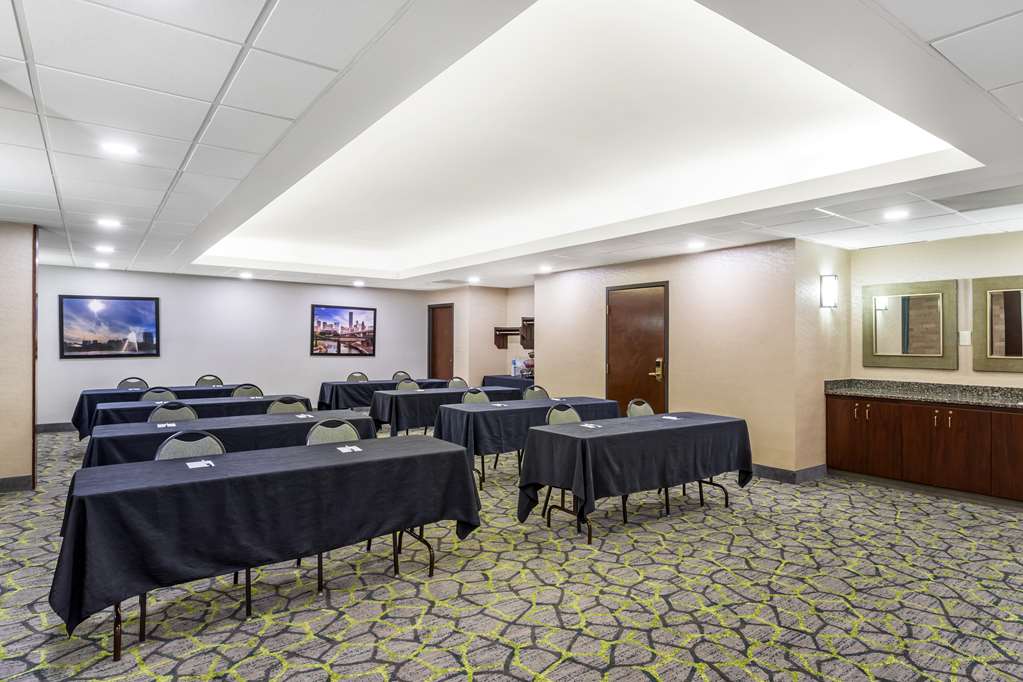 Фото Best Western Plus Houston Energy Corridor
