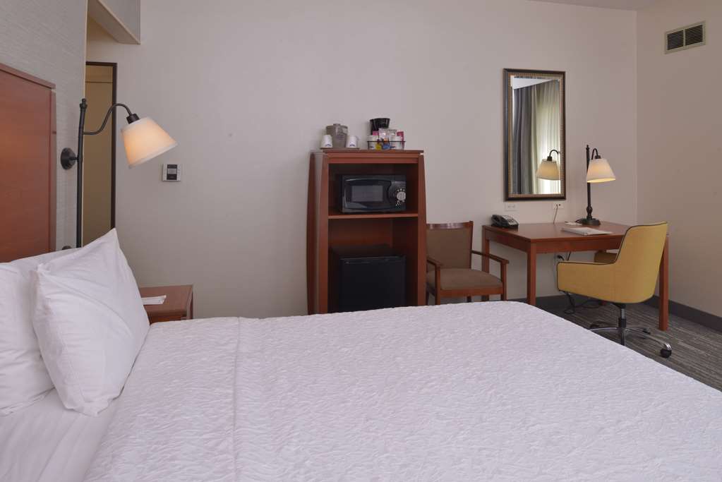Фото Hampton Inn & Suites Bakersfield North-Airport