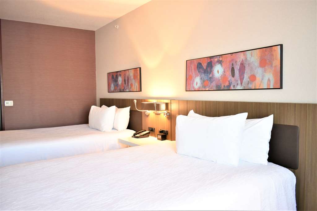 Фото Hilton Garden Inn Oconomowoc