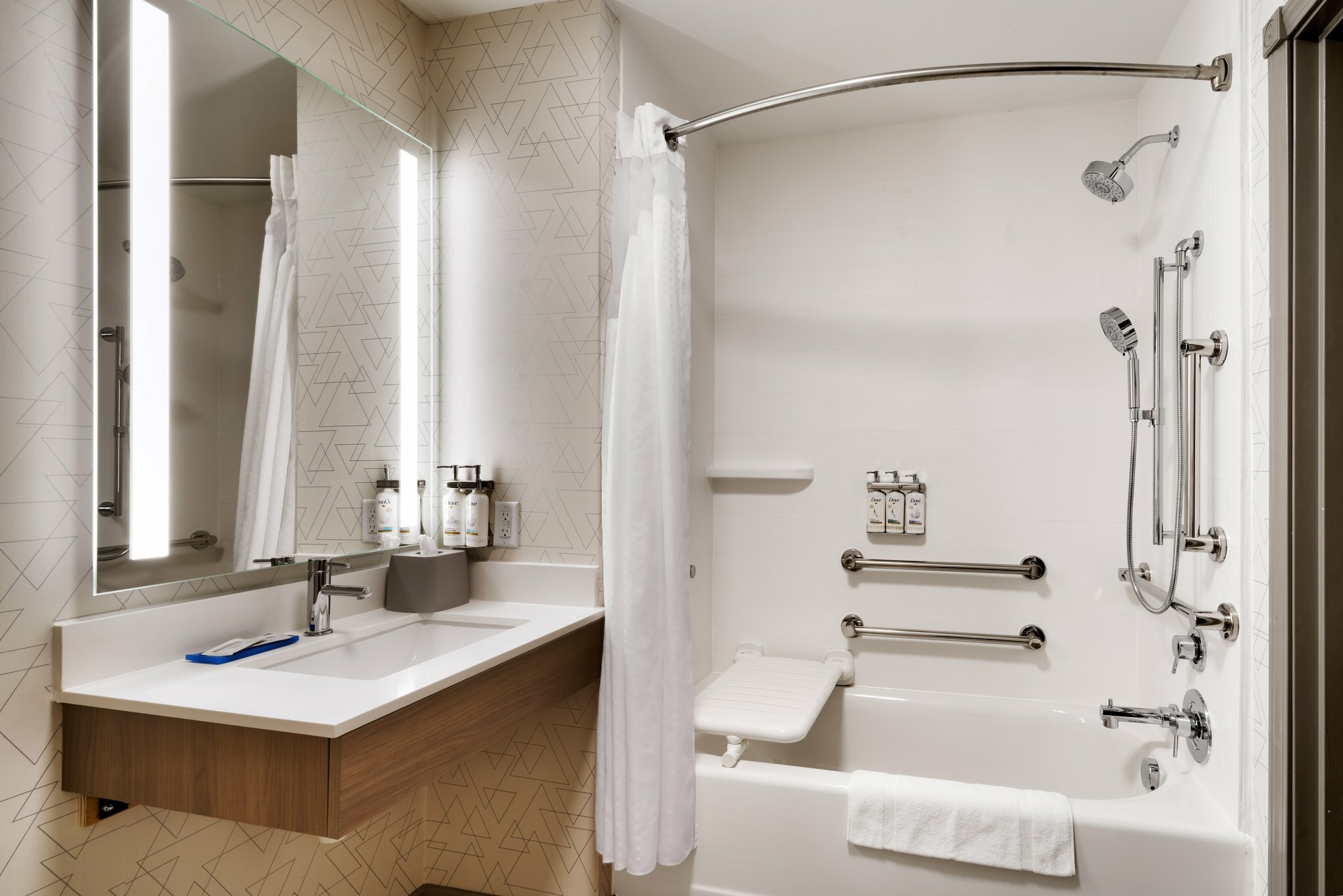 Фото Holiday Inn Express Hotel & Suites - Cheyenne, an Ihg Hotel