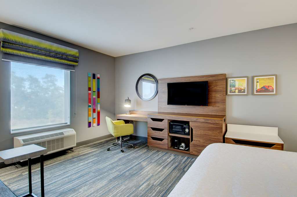 Фото Hampton Inn & Suites Portland West