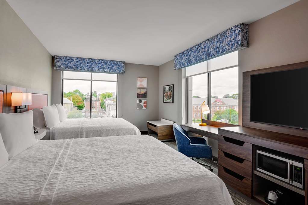 Фото Hampton Inn Salem Boston