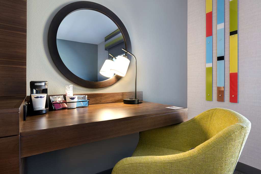 Фото Hampton Inn & Suites Marina