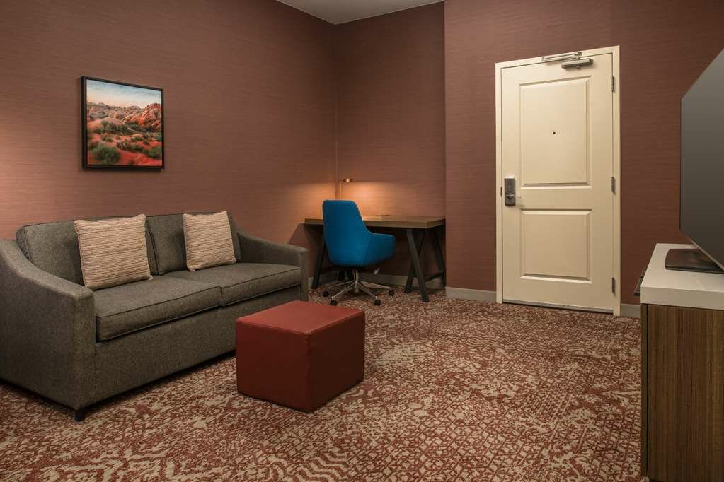 Фото Hilton Garden Inn Fontana