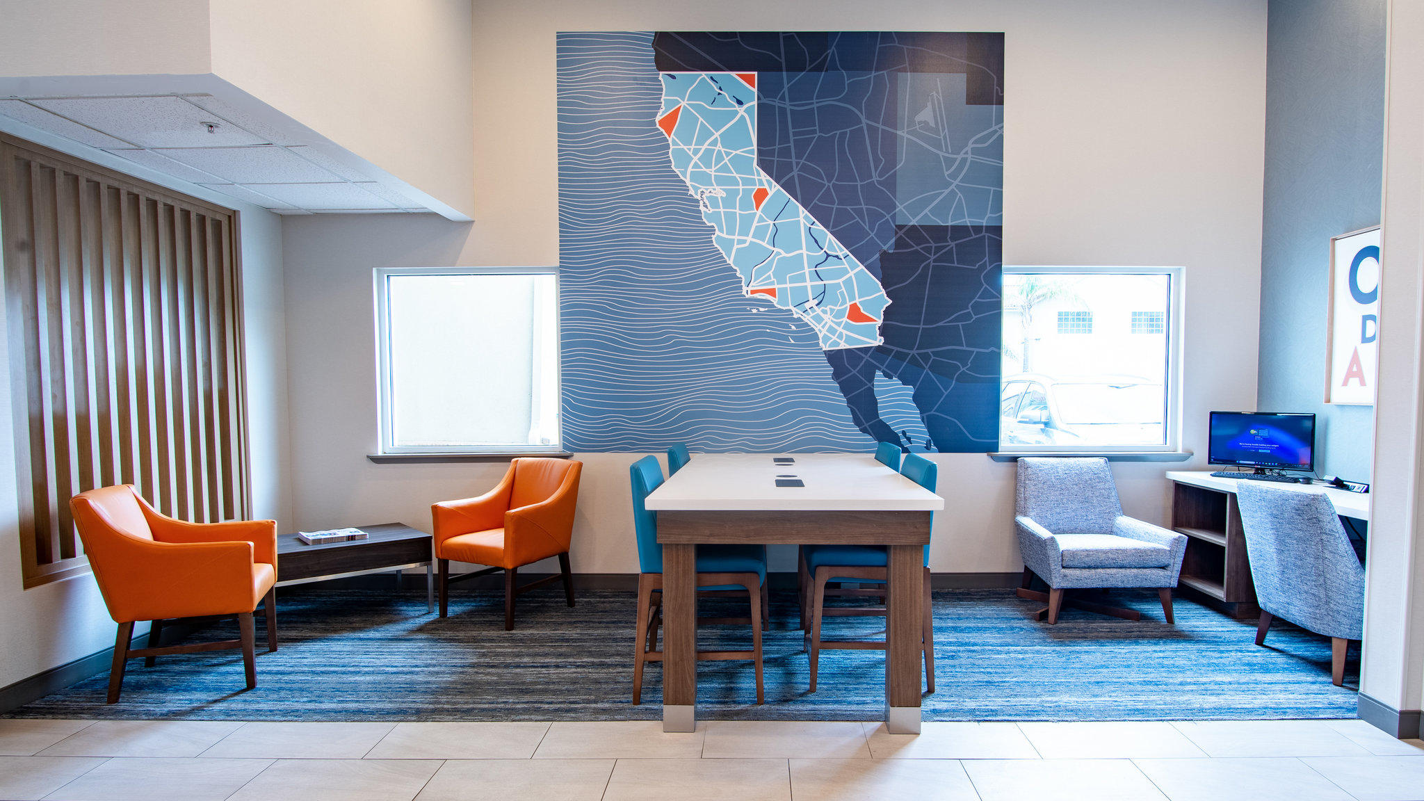 Фото Holiday Inn Express Oakdale, an Ihg Hotel