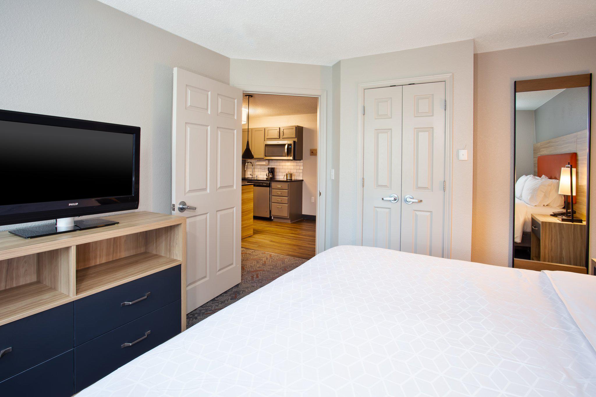 Фото Candlewood Suites Kenosha, an Ihg Hotel