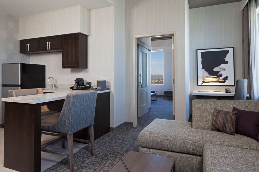 Фото H Hotel Los Angeles, Curio Collection by Hilton