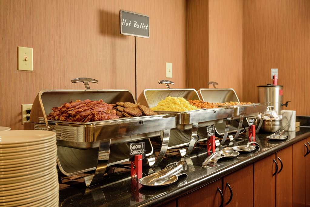 Фото Embassy Suites by Hilton Minneapolis North