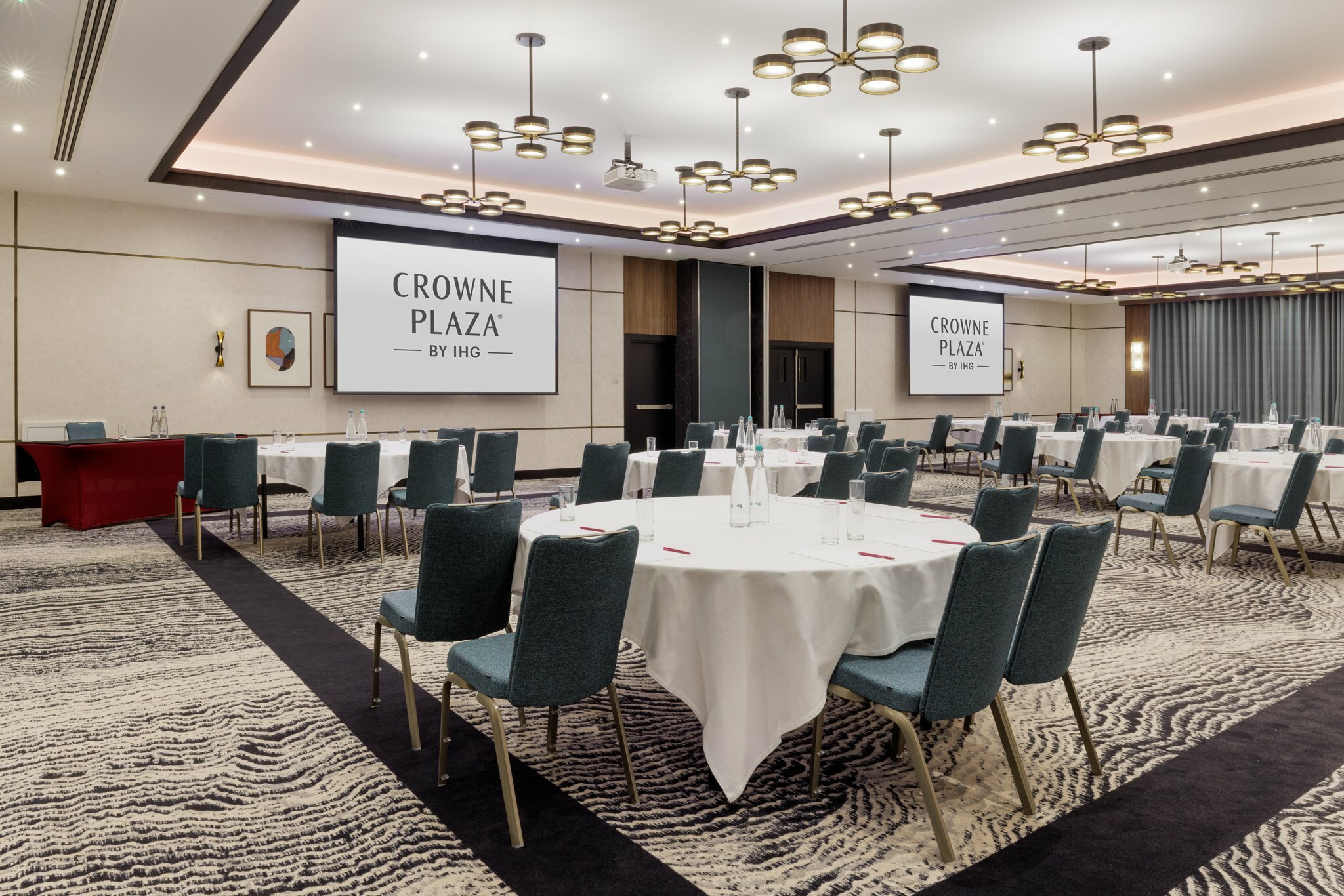 Фото Crowne Plaza London - Gatwick Airport