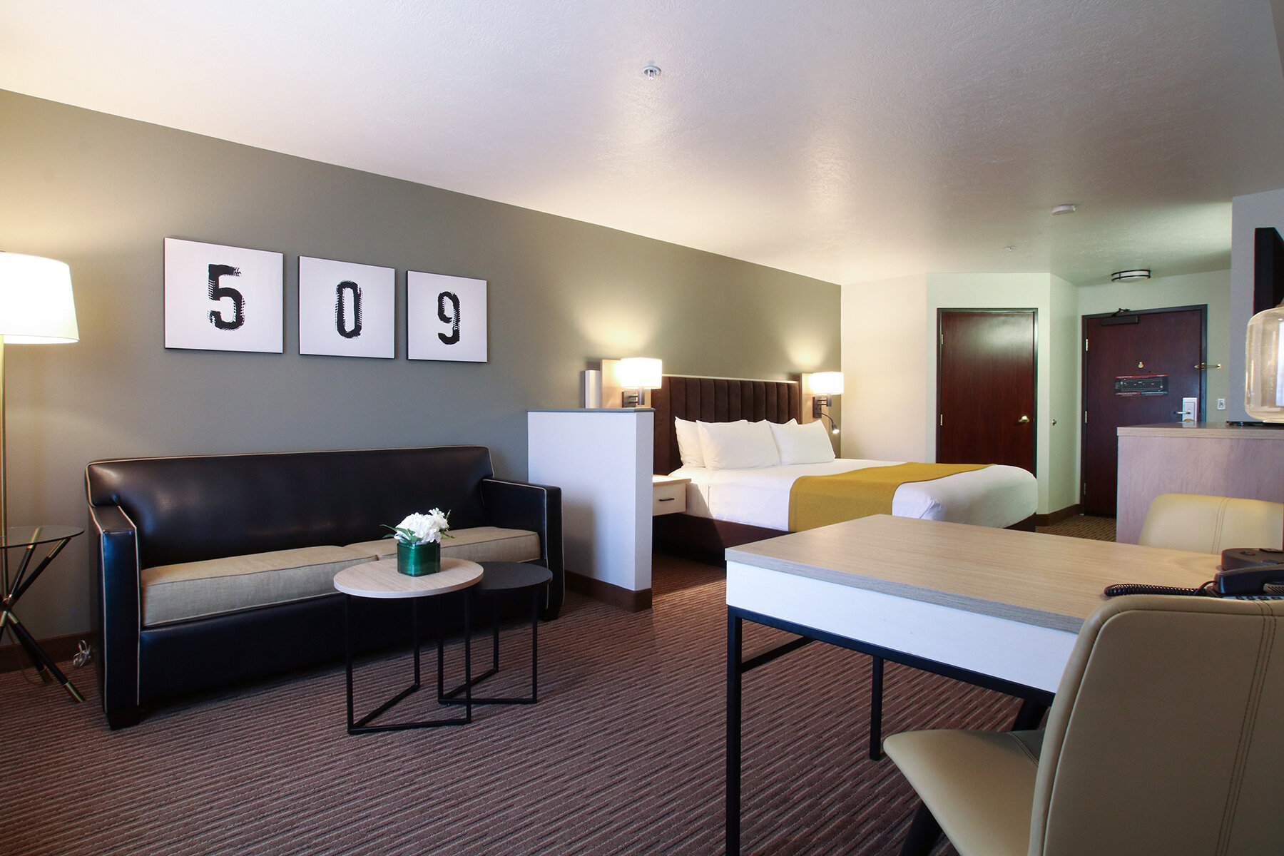 Фото Oxford Suites Spokane Valley