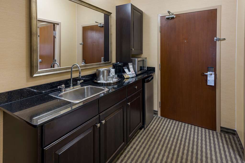 Фото Best Western Sunrise Inn & Suites