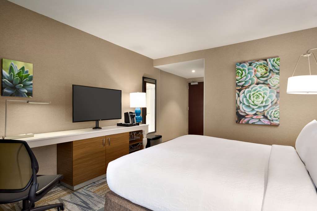 Фото Hilton Garden Inn New York Times Square South