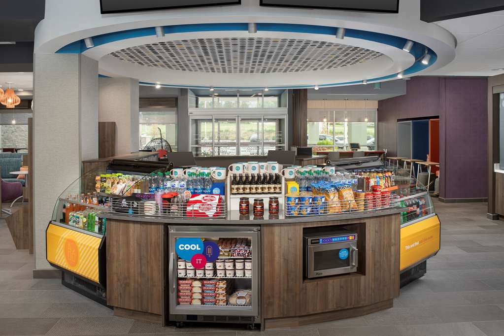 Фото Tru by Hilton Charlotte Airport Lake Pointe
