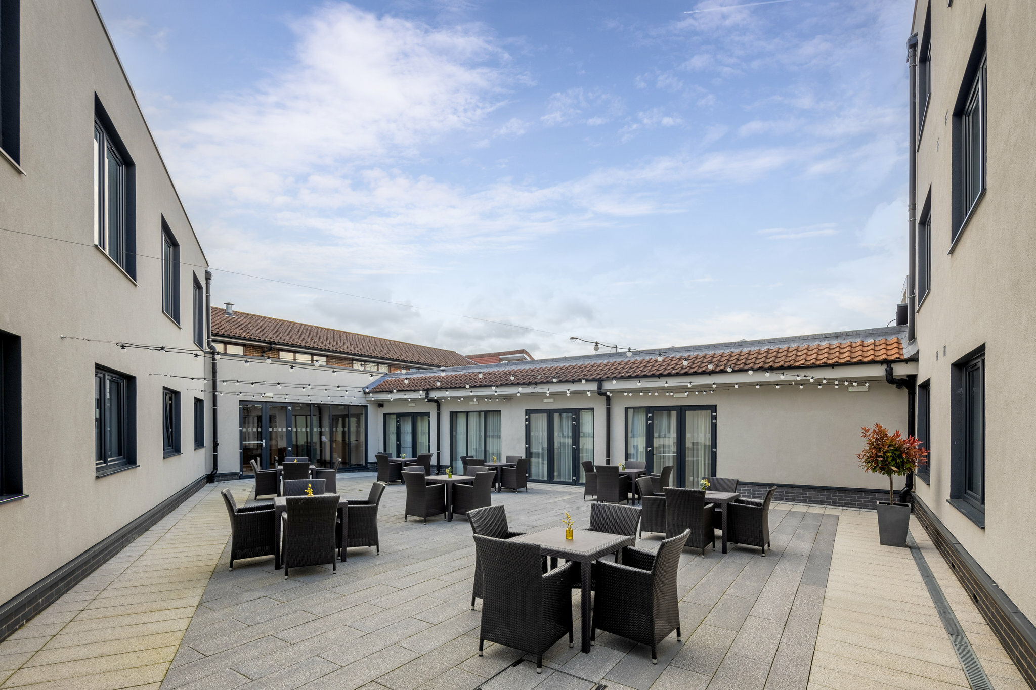 Фото Holiday Inn London Gatwick Worth