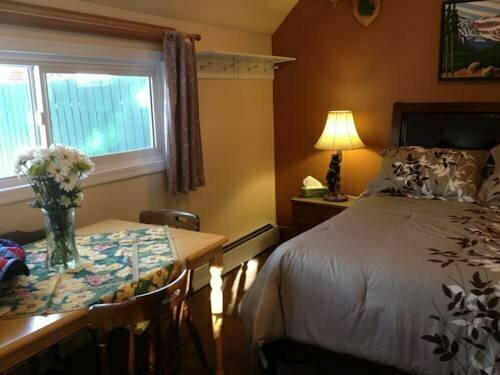 Гостиница Holiday Lodge Cabins в Банффе