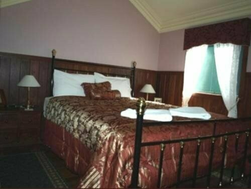 Гостиница Pemberton Old Picture Theatre Holiday Apartments в Пембертоне