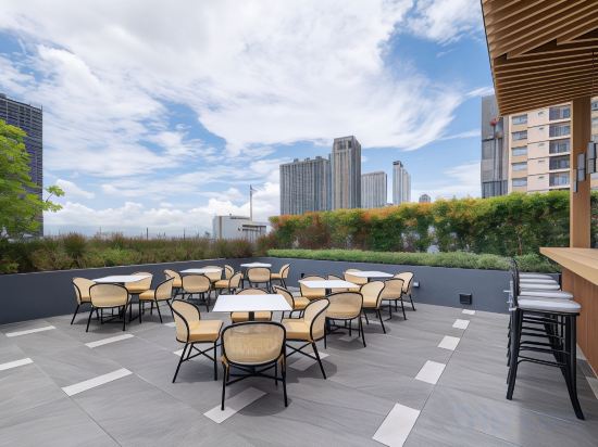 Фото Ramada Plaza by Wyndham Bangkok Sukhumvit 48