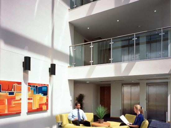 Фото Holiday Inn London - West, an Ihg Hotel