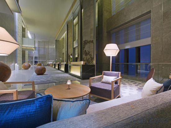Фото Park Inn by Radisson Hongya Cave Monument for Liberation