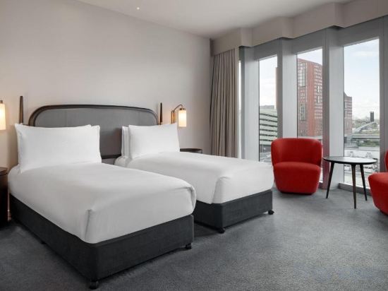 Фото The Stratford Hotel London