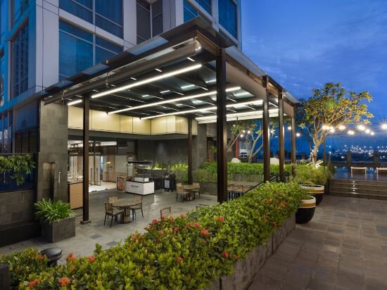 Фото Hilton Garden Inn Jakarta Taman Palem