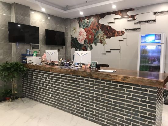 Фото Yangshuo Qingyunge Hotel